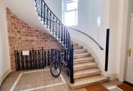 Zwischen Wiener Klassik und Naschmarkt Vibes - Ihr Zuhause mit Charme! Hofseitiger Balkon + Ruhiges Schlafzimmer! HIP und TRENDY die Gegend - Magisch schön das Altbauhaus - Ein MUST HAVE die Wohnung!