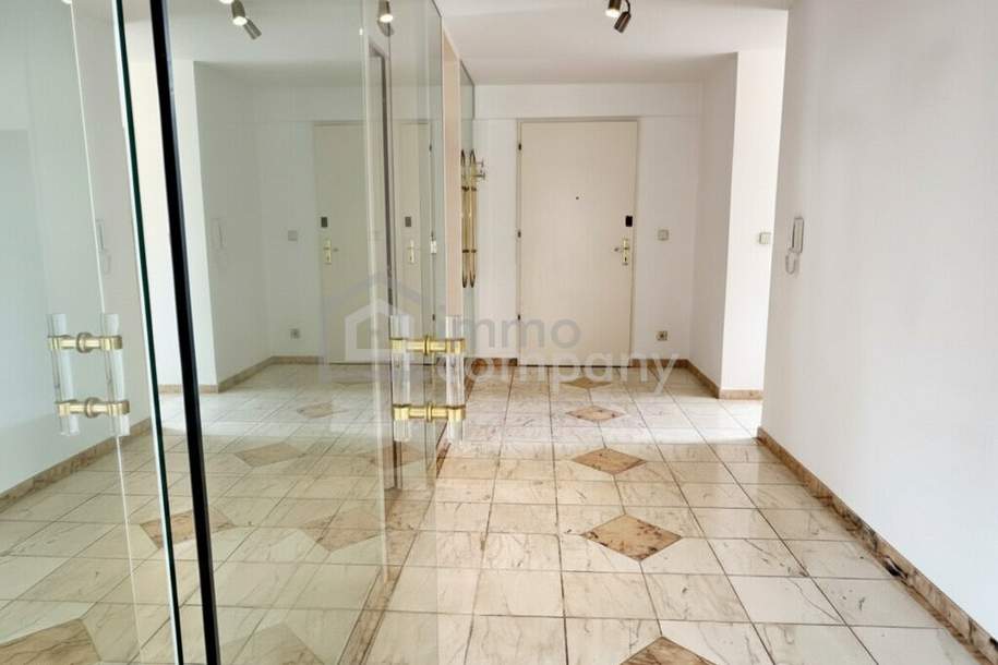 Bregenz - Zentrale Innenstadtlage, auf fast 90 m2 Wohnfläche, 3. Stock, Aussicht von 2 Balkonen auf die Dächer der Stadt., Wohnung-kauf, 349.000,€, 6900 Bregenz