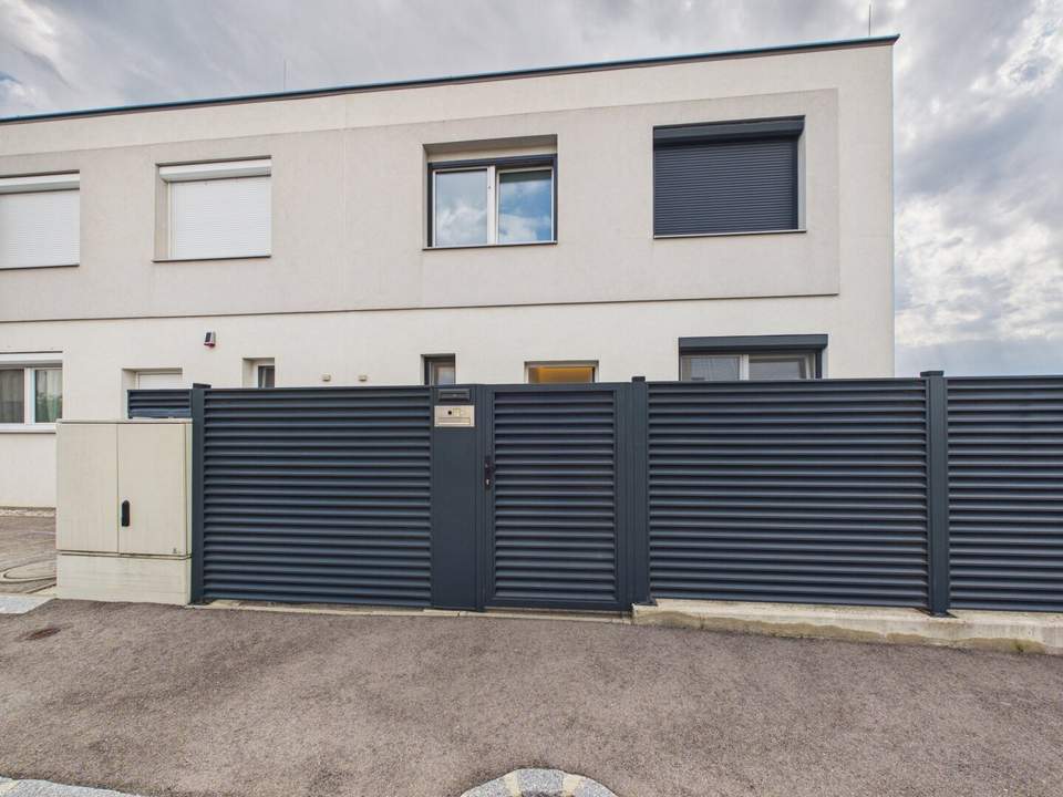Moderne Doppelhaushälfte mit Pool und 150 m2 Garten – Pottendorf, 30 Minuten von Wien