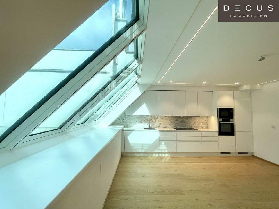| MODERNE FAMILIENWOHNUNG IM DACHGESCHOSS | EXKLUSIVE ZENTRUMSLAGE | STADTPARK | RUHIGE HOFSEITIGE 12 m2 TERRASSE |