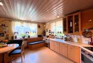 Charmantes Zweifamilienhaus mit idyllischem Naturpool