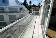 Lichtdurchflutete Penthouse Architektur - barrierefreie 5-Zimmer Maisonette-Wohnung in exklusiver Lage mit teiloffener Galerieebene, zahlreichen Terrassen, 2 Bädern und PKW-Garagenplatz