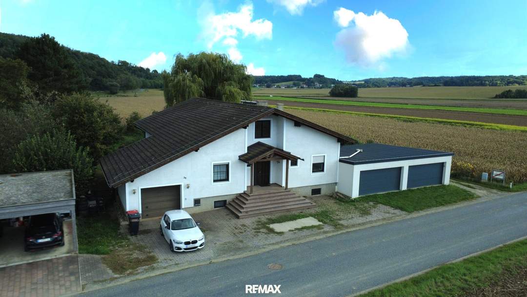 Wohntraum in Eggendorf: Familienhaus mit Pool, Weinkeller &amp; Ausbaupotenzial