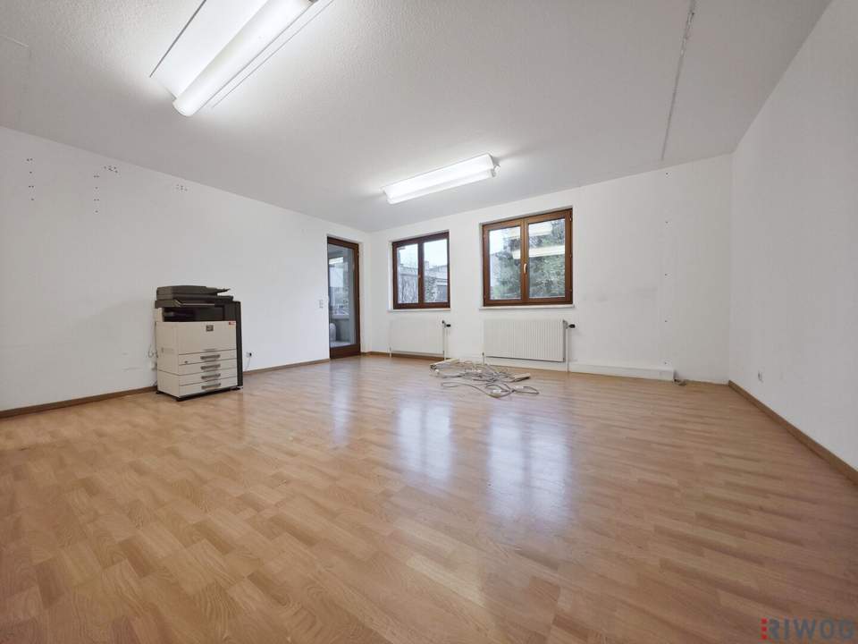 Neubaubüro mit Loggia | 95m² mit drei extra begehbaren Zimmern | optionaler Garagenplatz | zusätzliche/s Wohnung/Büro mit ca. 114m² im Haus verfügbar