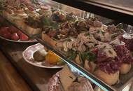 Florierende 50 m² Cafe-Bar mit Schanigarten in unmittelbarer Nähe zum Kamelitermarkt!