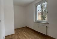 Modernes 4-Zimmer-Familienparadies: einzigartiges Bad mit Dusche & Wanne, flexible Räume und sonnige Küche mit Grünblick – frisch saniert & ab sofort bezugsfrei!