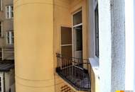 Sanierte 2 Zimmer-Altbauwohnung mit Balkon