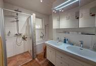 Mehr als ein Zuhause: Ein Refugium für Mensch und Tier - Zweifamilienhaus mit Doppelgarage und Stallgebäude