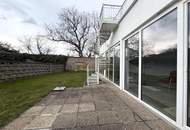 Viel barrierefreier Wohnraum, Platz für gemeinsame Werte und Indoor-Pool // Much barrier-free living-space, room for shared values, and indoor pool //