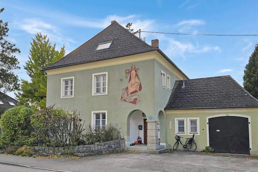 Großzügiges Familienheim, Mehrgenerationenhaus oder Anlageobjekt im Zentrum von Sattledt, Haus-kauf, 495.000,€, 4642 Wels-Land