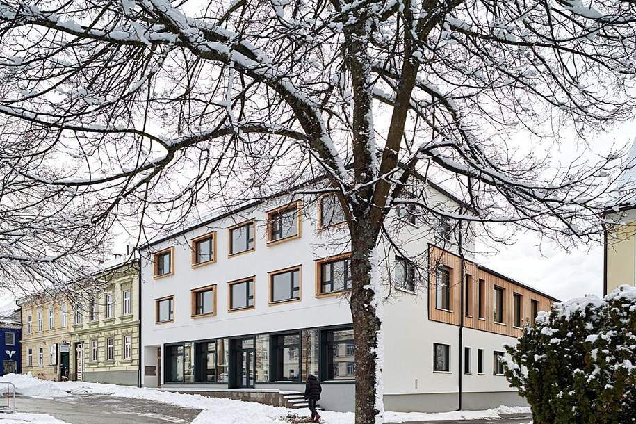 Vollvermietetes Neubau-Zinshaus am Hauptplatz Schrems – nachhaltig & architektonisch herausragend, Gewerbeobjekt-kauf, 4.475.000,€, 3943 Gmünd