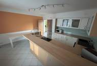 Wohnkomfort! Modernisiertes Einfamilienhaus auf Doppelgrundstück in Lassee, Garten, Carport &amp; Salzwasserpool!