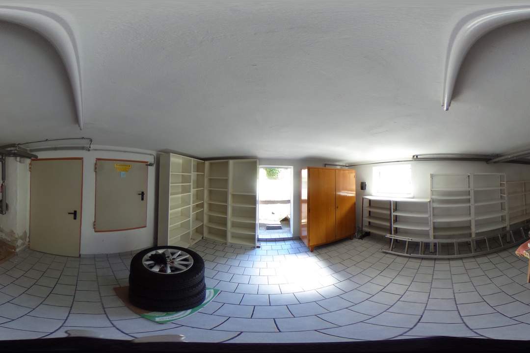 Einfamilienhaus mit großem Grund