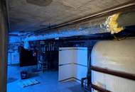 Viel barrierefreier Wohnraum, Platz für gemeinsame Werte und Indoor-Pool // Much barrier-free living-space, room for shared values, and indoor pool //