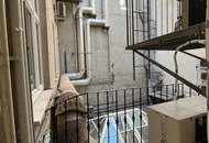 Großzügige, neu renovierte Büro-Wohnung in repräsentativem Stilaltbau Nähe Staatsoper!