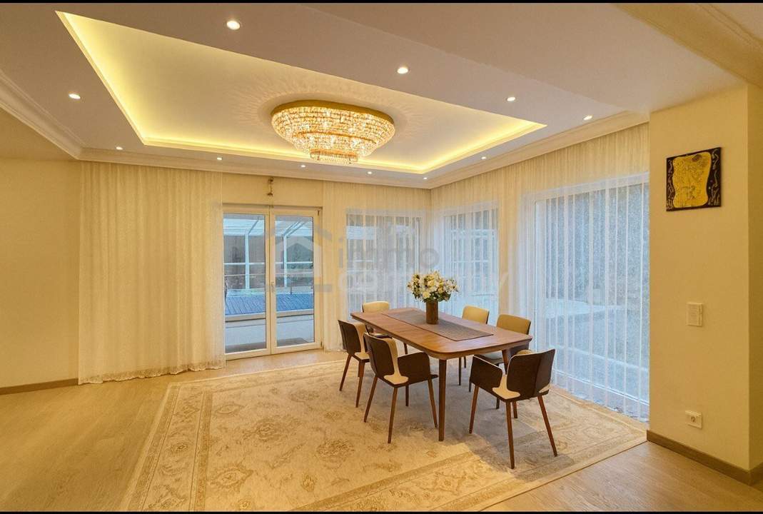 Exklusive Villa mit Pool & Garten in Top-Grünlage – Nähe Donaupark, UNO City & Vienna International School