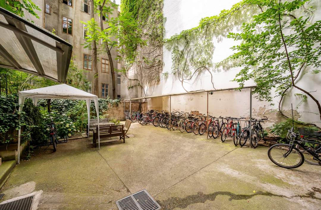 ++NEU++ Sanierungsbedürftige 3-Zimmer Altbauwohnung im Erdgeschoss!