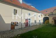 WOHN-UND GESCHÄFTSHAUS AUS DEM 16. JAHRHUNDERT IM HERZEN VON LANGENLOIS 100 m Kellerröhre, Nebengebäude, Innenhof, Geschäftslokale, usw.