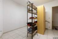 RESIDIEREN BEIM ROTEN BERG II GARAGE II SAUNA II NEUE PV-ANLAGE II 6 ZIMMER II 4 BÄDER II 54m² WOHNZIMMER MIT KAMIN II 2 TERRASSEN II BALKON II GARTEN II GROSSER KELLER