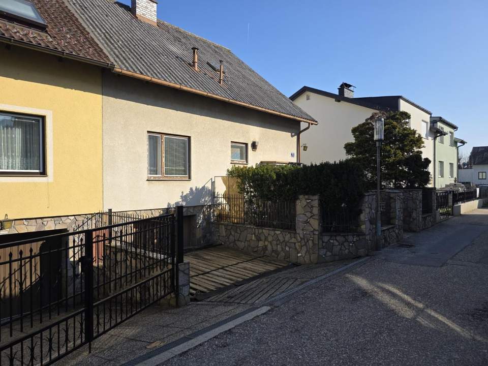 "Haus Emma - mit "Schirm, Charme &amp; Melone"