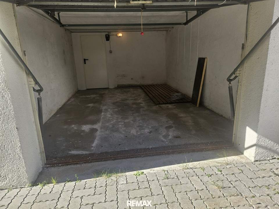 Einzelgarage in der Karl-Vogt-Straße – auch als Lager geeignet