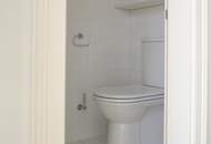 GROßZÜGIGE 3 -ZIMMER-MANSARDENWOHNUNG IM STADTPALAIS