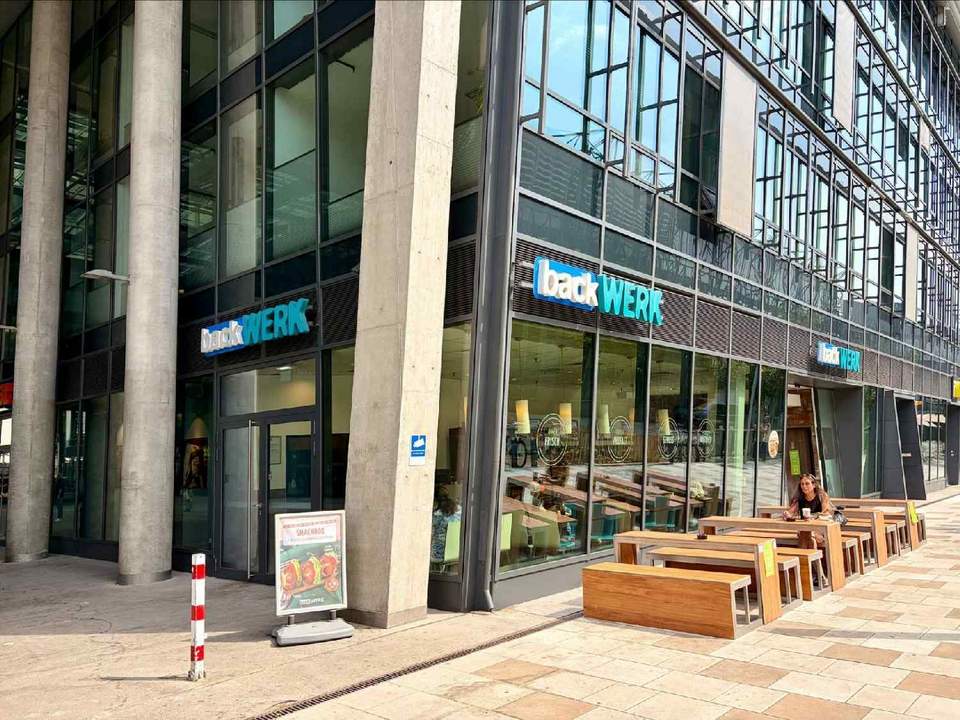 Repräsentative Geschäftsfläche mit Außenbereich im renommierten RIVERGATE