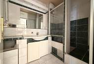 Eine helle, renovierungsbedürftige 3-Zimmer Dachgeschosswohnung &amp; PP // A bright, 3-room attic apartment in need of renovation &amp; parking //