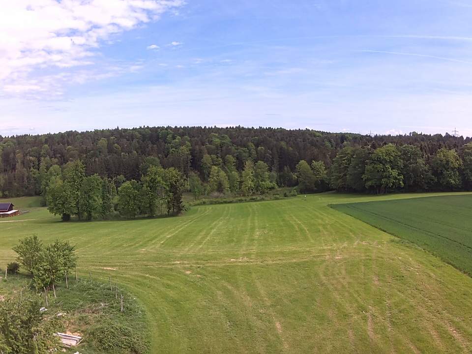 5,7 ha Grund / 2 Wohneinheiten / Heuboden / Lagerflächen und mehr