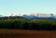 Großes Baugrundstück mit hohem Freizeitwert!