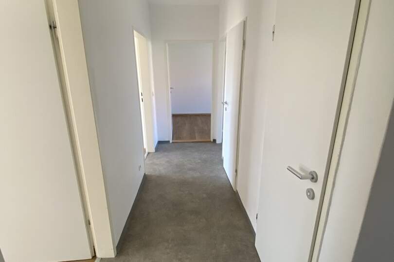Geld sparen und den Sommer auf Balkonien genießen! Umfassende Sanierungsarbeiten versprechen einen traumhaften Rückzugsort zum Wohlfühlen: geräumiges Wohnzimmer mit Zugang zum sonnigen Balkon, modernes Badezimmer und praktischer Abstellraum!, Wohnung-miete, 765,59,€, 4400 Steyr(Stadt)
