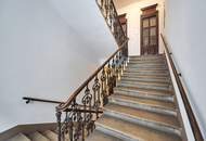 Sanierungsbedürftiger Stilaltbau mit Balkonoption!