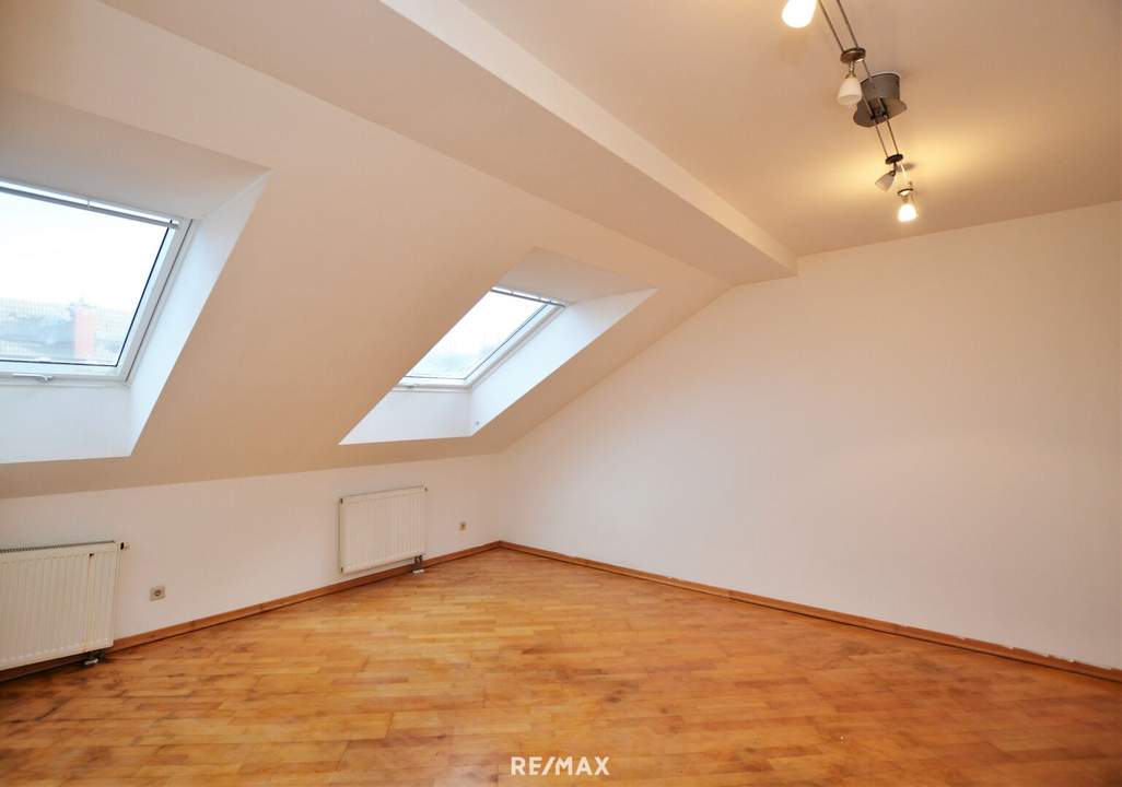 Attraktive Dachgeschoßwohnung – hervorragend angebunden
