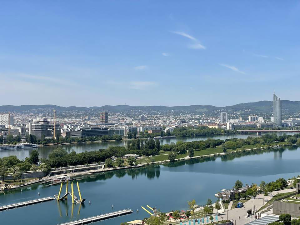 DANUBE FLATS + ERSTBEZUG + 18. Stock + FERNSICHT + 22m² BALKON!