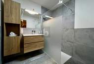 Preisreduktion! PREISHIT! SANIERT MIT SONNIGEM WINTERGARTEN UND SUPER AUFTEILUNG!