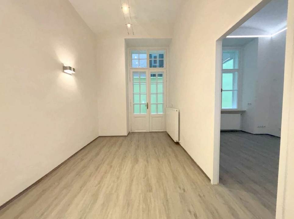Provisionsfrei für den Mieter! Klimatisiertes 45m² EG-Büro, 60m² Hof-Terrasse!