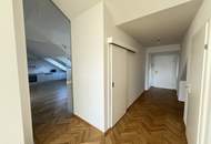 UNBEFRISTET - Lichtdurchflutete, ruhige und moderne 4-Zimmer Dachgeschosswohnung mit Wohnküche, 3 Terrassen, Abstellraum und Kellerabteil