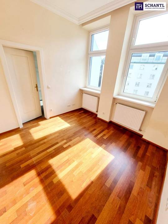 Zwischen Wiener Klassik und Naschmarkt Vibes - Ihr Zuhause mit Charme! Hofseitiger Balkon + Ruhiges Schlafzimmer! HIP und TRENDY die Gegend - Magisch schön das Altbauhaus - Ein MUST HAVE die Wohnung!