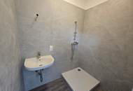 Schöne und neu renovierte Wohnung in zentraler Lage Top 2