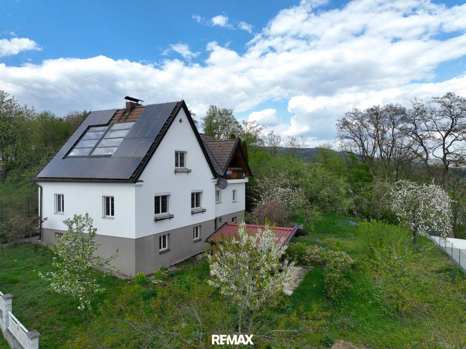 Haus mit großem Garten und Traumblick über die Donau