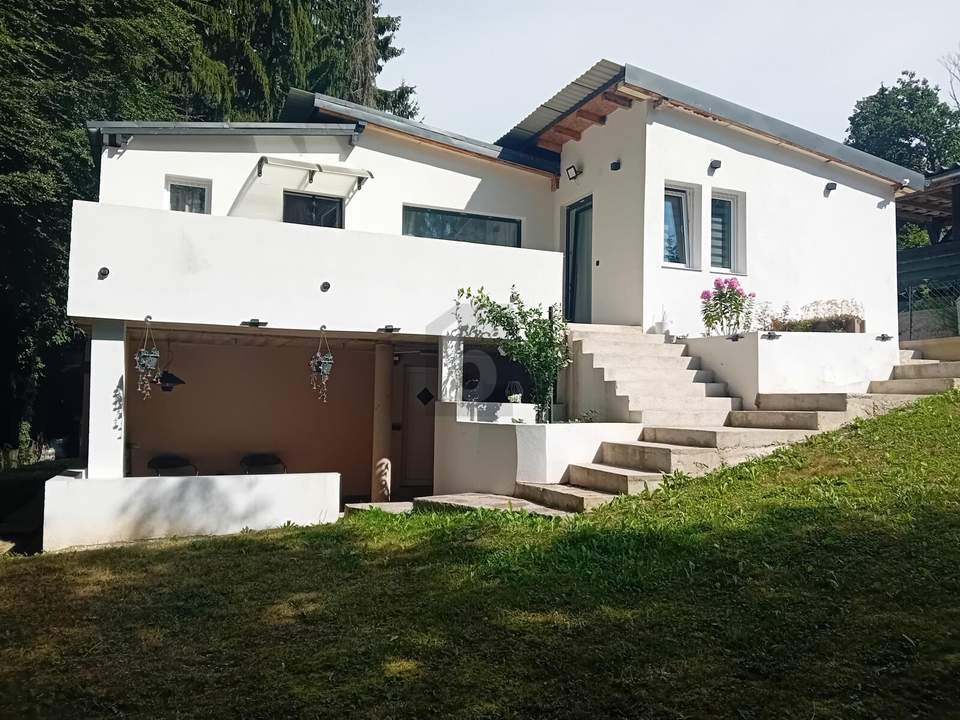 MODERNES EINFAMILIENHAUS MIT WÄRMEPUMPE, CARPORT UND GROßEM GRUNDSTÜCK IN RUHIGER LAGE