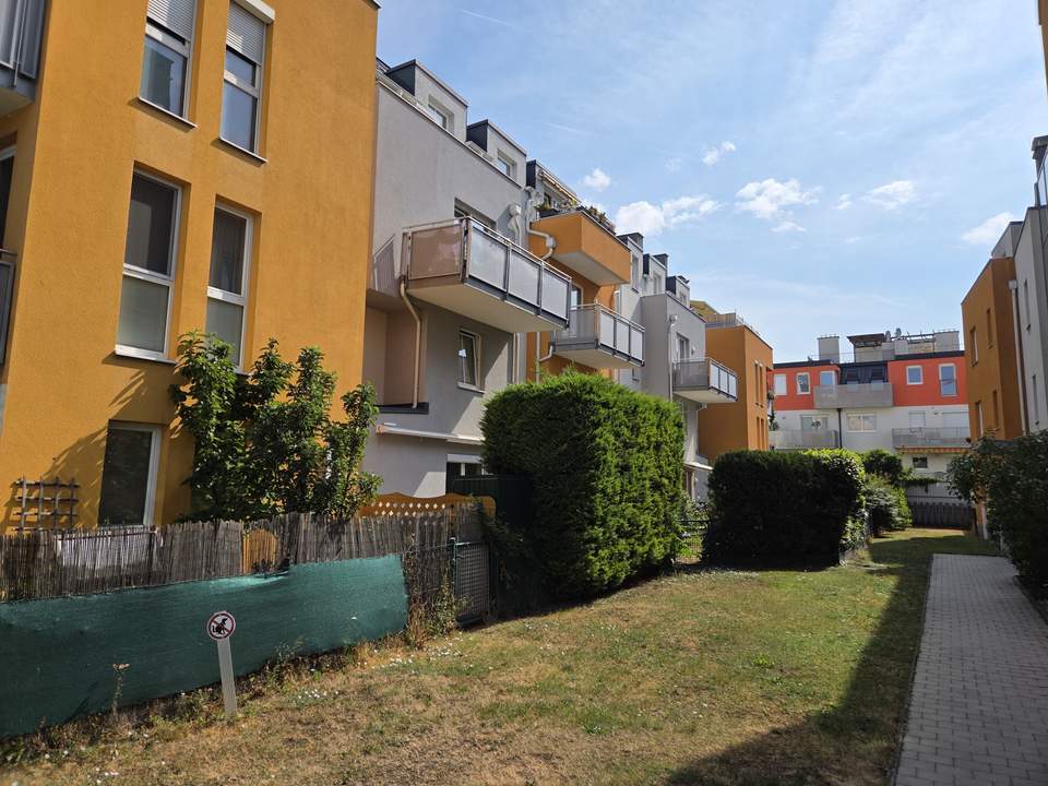 MIETE! Neuwertige Familienwohnung mit Garagenplatz!
