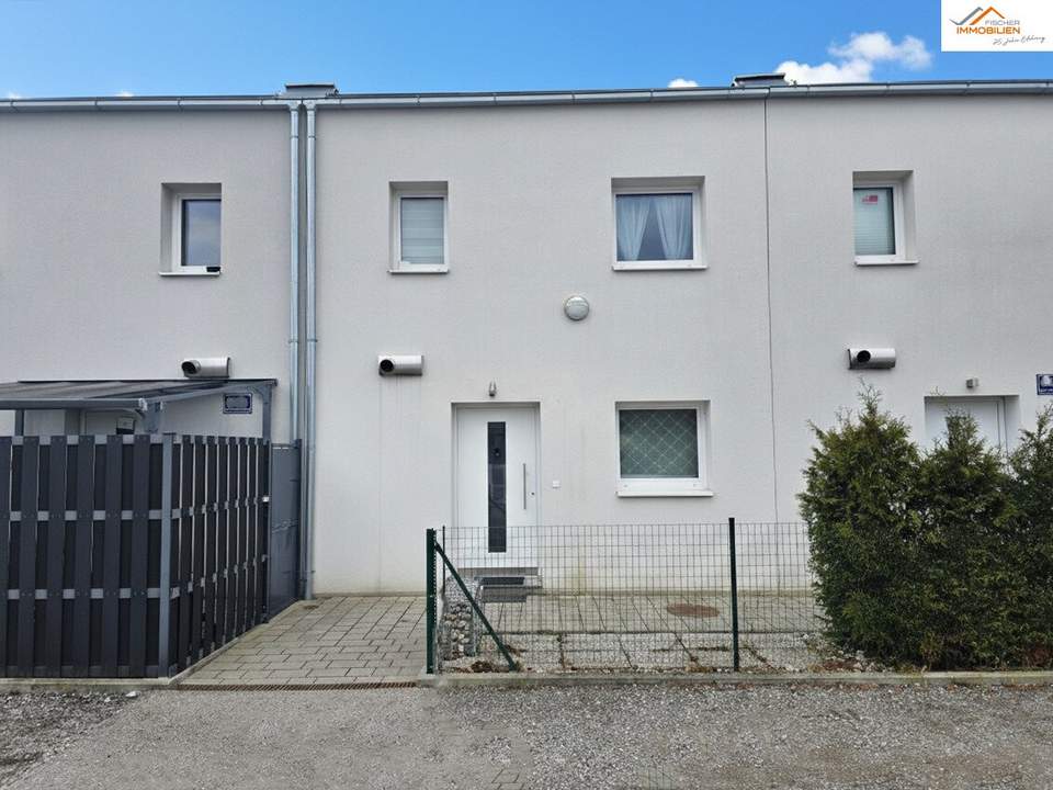 Modernes Niedrigenergie-Reihenhaus mit Garten, Terrasse und zwei Stellplätzen in ruhiger Lage von Theresienfeld