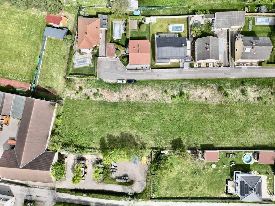 Teilung abgeschlossen, 700 qm Grundstücksfläche, mehrere Wohneinheiten möglich!