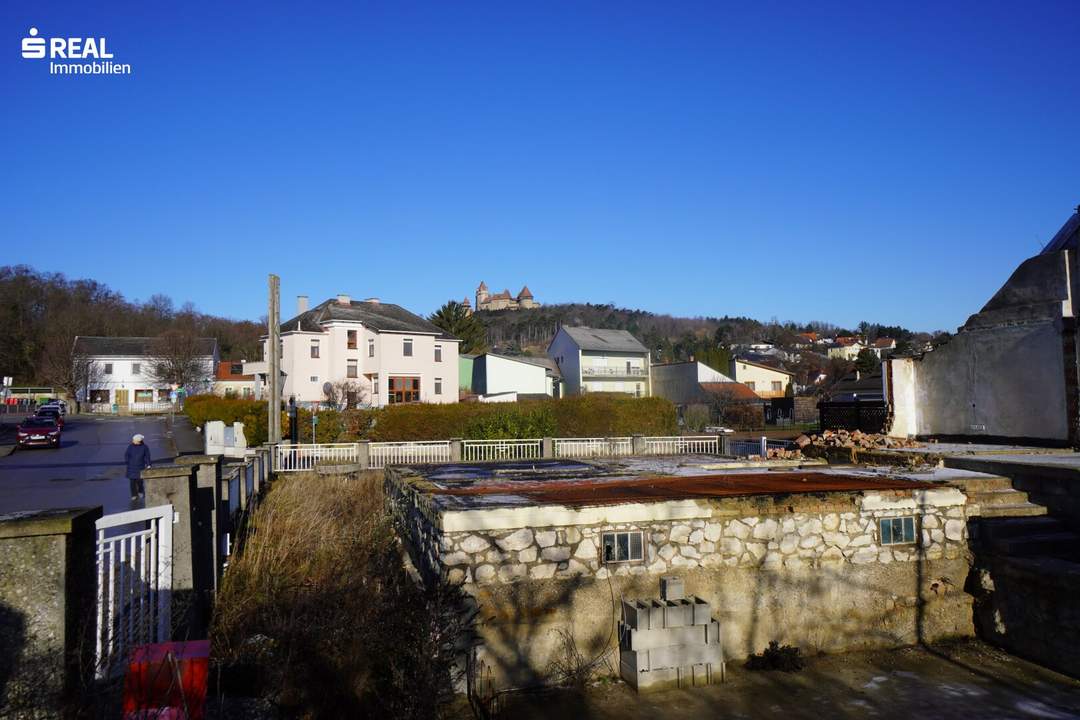 traumhaftes Baugrundstück für ein Doppelhaus oder Einfamilienhaus mit Blick auf die Burg Kreuzenstein!