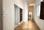 GROßZÜGIGE VILLENETAGE mit TERRASSEN // SPACIOUS CLASSIC STYLE APARTMENT with TERRACES