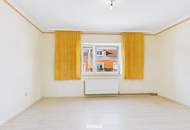 Charmantes Einfamilienhaus mit großzügigem Garten, 2 Garagen und viel Potenzial