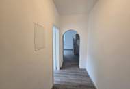 Schöne und neu renovierte Wohnung in zentraler Lage Top 2