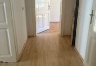 Charmante 3 - Zimmer - Altbauwohnung mit Balkon im Bezirk Jakomimi - WG - geeignet!