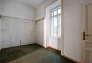 HOFRUHELAGE mit GRÜNBLICK | Sanierungsbedürftiger Altbau | Ca. 8,7 m² Balkon-Option (baubewilligt) | Nähe Einsiedlerpark, U4 Margaretengürtel, künftiger U2-Station Reinprechtsdorfer Straße